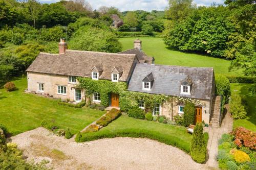 Stunning Cotswold Cottage Nr Country & River Walks