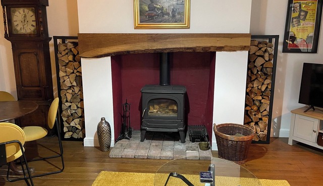 Stunning Cottage with Log Burner-King Bed-Parking-Wifi-Dog Friendly