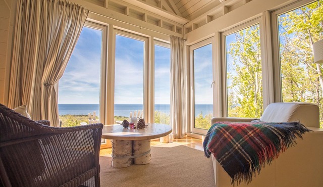 Stunning Cottage and Ocean Views 3 min. to Beach, near Cabot Trail & Park