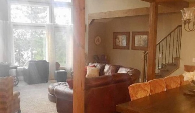 Stunning cottage and waterfront on Chandos Lake!