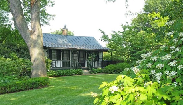 Stunning Cottage in Famous KY Garden | Sleeps 2