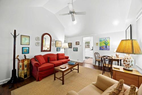 Stunning Cottage in Famous KY Garden -Sleeps 2