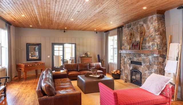 Stunning Cottage on North Rosseau! Incredible Sunsets! Boathouse! Foosball!