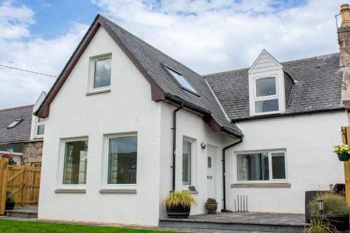 Stunning Country Cottage in Ardross Close To Traitors Castle & NC500