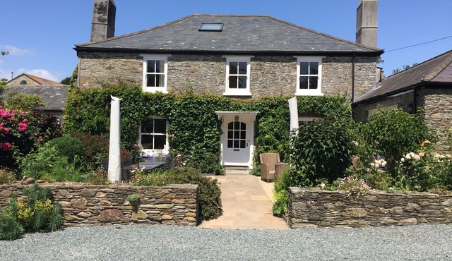Stunning Country House, heated pool, hot tub, close to beach near Salcombe
