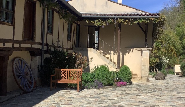 Stunning Courtyard Gite in renovated Bastide (c1684)