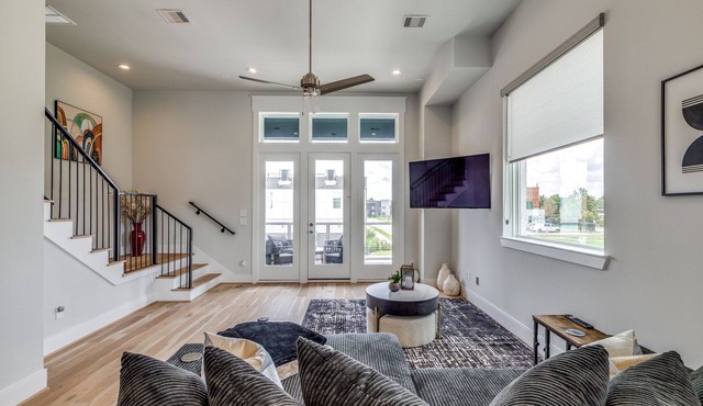 Stunning & Cozy 3 story home in Houston!