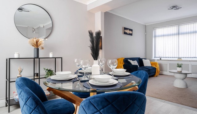 Stunning & Cozy Abode | Sleeps 5 | Free Parking