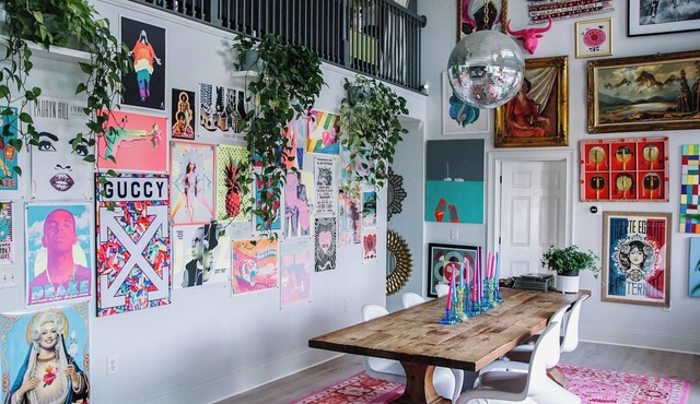 Stunning, cozy, glamorous penthouse walkable to restaurants and shops