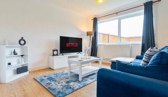 Stunning Cozy House - Sleeps 8 - Perfect for Families & Contractors