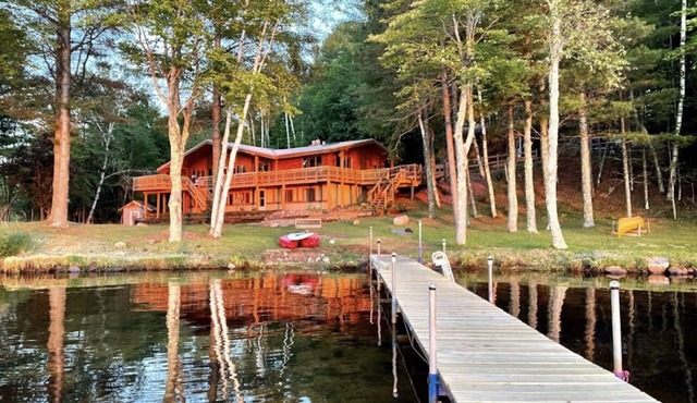 Stunning, Cozy Lake House with 680 feet of shoreline