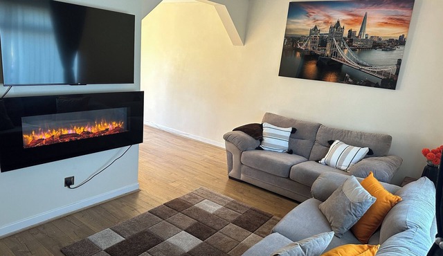 Stunning cozy three bedroom house near ARI