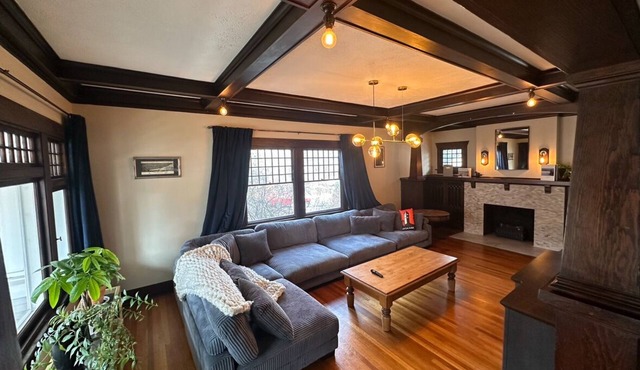 Stunning craftsman with Pizza Oven, Hot tub, EV charging, Gym and Game Room