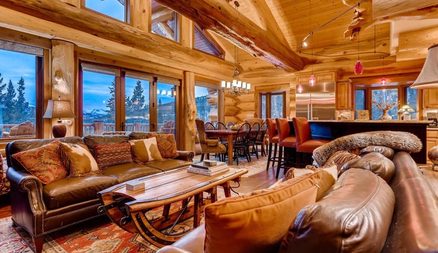 STUNNING custom log home, 4 en-suites, amazing views, hot tub, pool table!