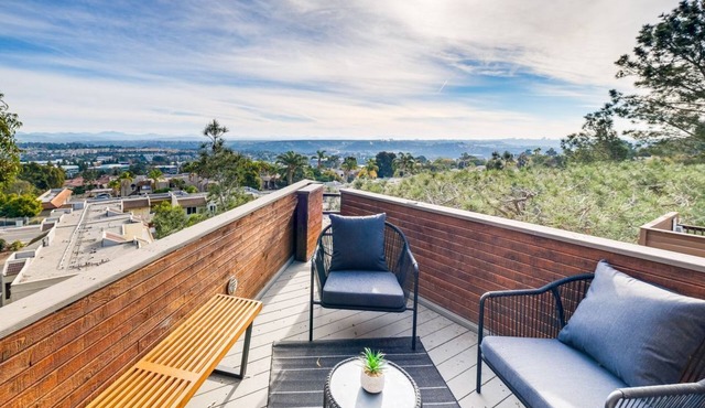 Stunning Del Mar Home w/Deck - 1 Mile to Beach