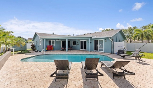 Stunning Delray Villa With Heated and Cooled Pool, Near Golf Courses and Beach.