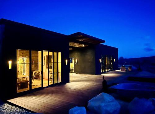 Stunning Design Rental Incredible for a Luxury Escape in Lone Pine, California