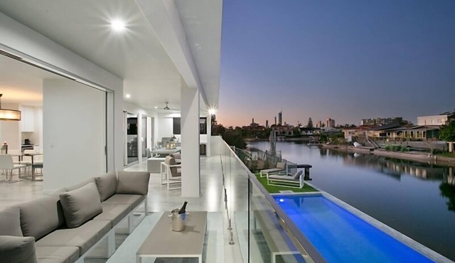 STUNNING DESIGNER HOME – Exceptional Quality