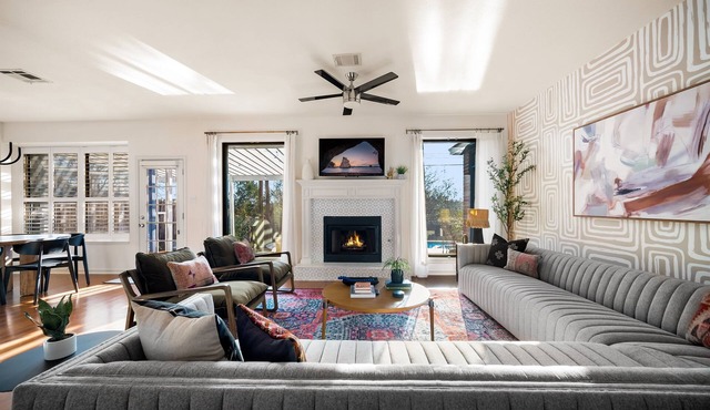 ~Stunning Designer Home~ Jacuzzi & Fire Pit