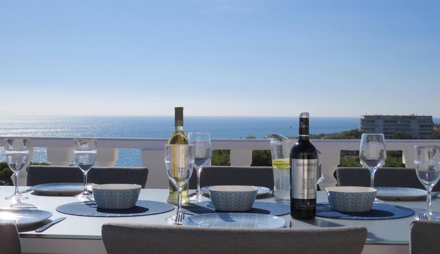 Stunning Detached 3 Bedroom Villa with Private Pool and Sea View
