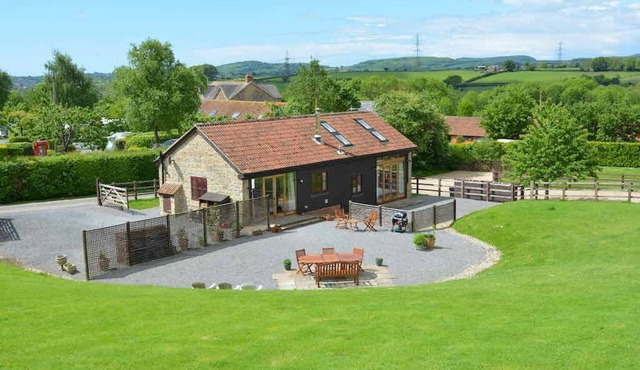 Stunning detached character barn in idyllic countryside near Bridport & beaches