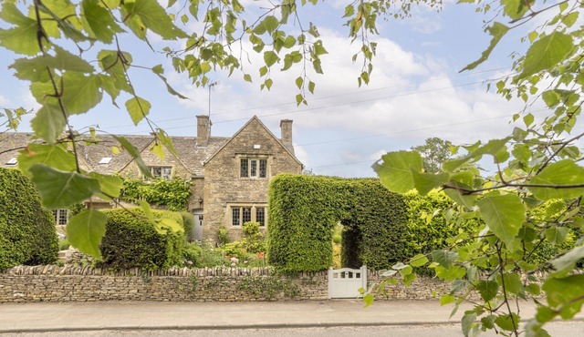 Stunning dog friendly holiday cottage - Yew Tree Cottage, Lower Swell