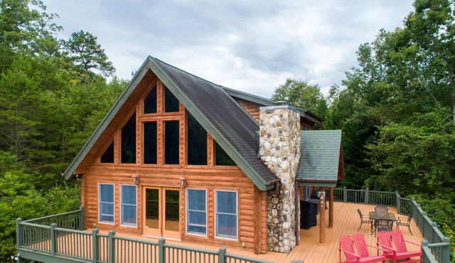 Stunning, dog-friendly cabin w/beautiful views, wrap-around deck, and gas grill