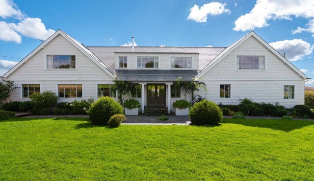 Stunning, dog friendly 7-bedroom house with breath-taking Exmoor views and onsite stabling