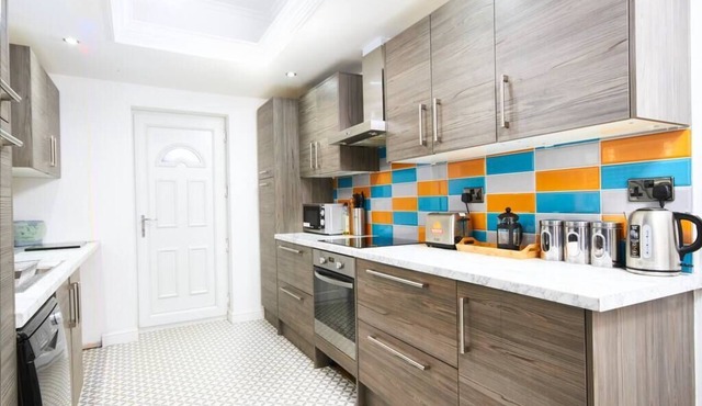 Stunning Doncaster House - Sleeps 8 - by PureStay