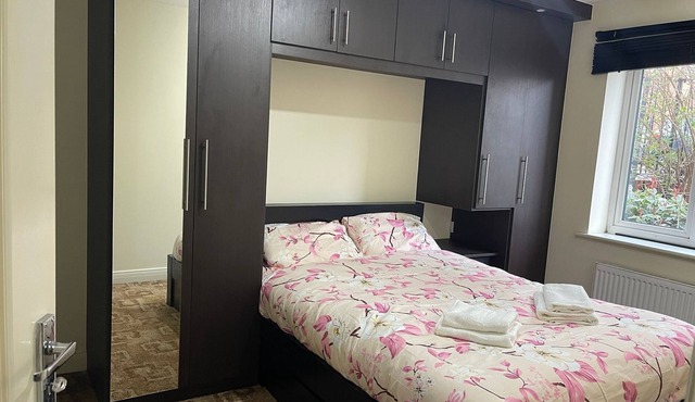 Stunning Double Room walking distance to Uxbridge Town Center