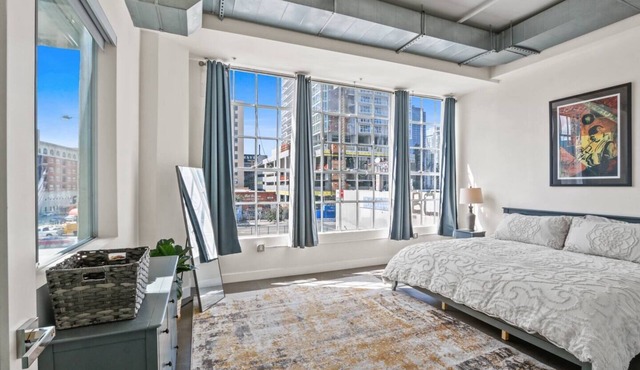 Stunning DTLA Gem 2bed w/pool, gym, & parking