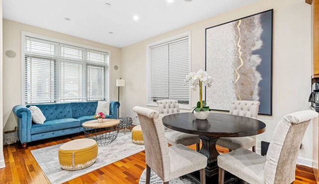 Stunning Duplex-4BD/3BA *Prime Location* Sleeps 12