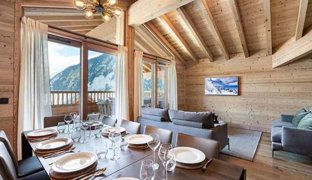 Stunning duplex for 9 in Courchevel with balcony and parking