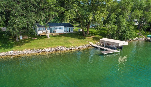 Stunning Eagle Lake - Newly Renovated Cabin