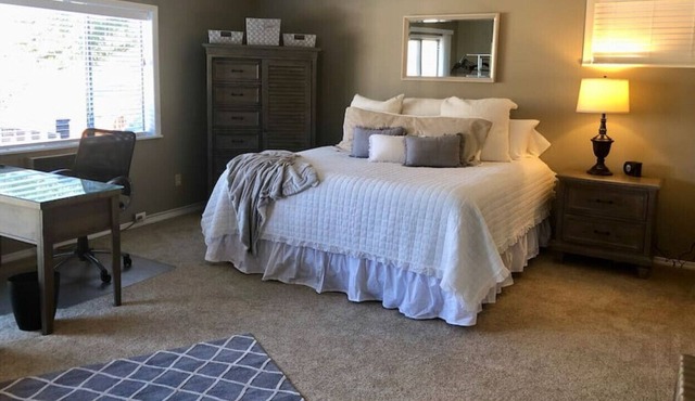 Stunning East End Studio by downtown & river