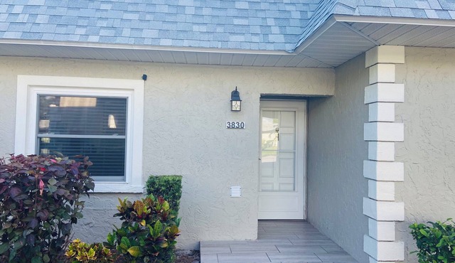 Stunning End Unit Villa - Fully Remodeled in Seven Springs Golf & Country Cub