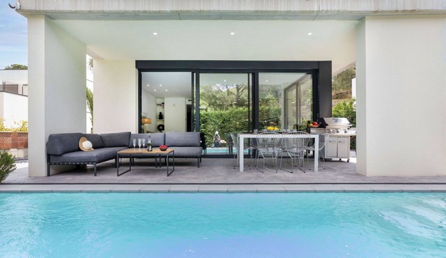 Stunning private villa for 6 guests with A/C, private pool, WIFI, TV, terrace and panoramic view