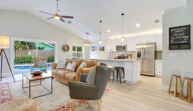 Stunning & Exceptionally Clean 3 Bdrm Private Pool Home | Chloe's Casita