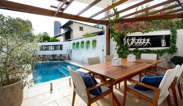 Stunning, Exclusive, large 3 Bedroom & 3 Bathroom with private pool near beach