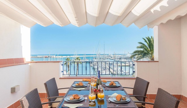 Stunning Family Penthouse with Rooftop Terrace Overlooking Marina & Beaches