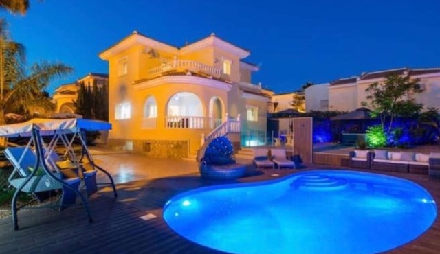 Stunning Family Villa Ciudad Quesada, Sleeps 14 Private Heated Pool & Jacuzzi