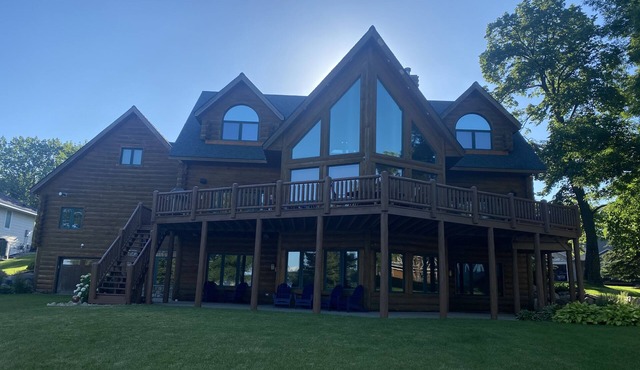Stunning Family Friendly Lake Home Retreat on Beautiful Lake Darling