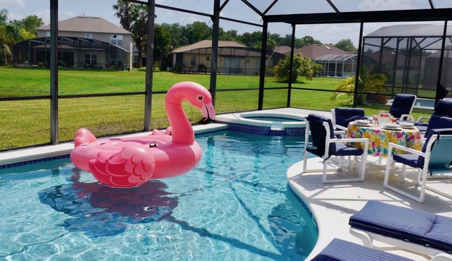 Stunning Family Friendly Villa with Lake Views - Close to all Major Attractions!