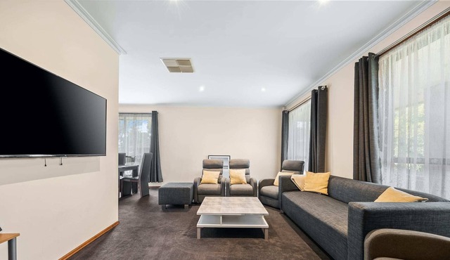 Stunning Family Friendly 4BR Canadian Holiday Home