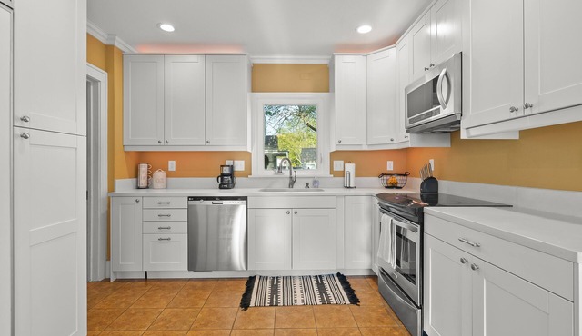 Stunning Family Getaway - 4 Queens + 2 Twin Beds