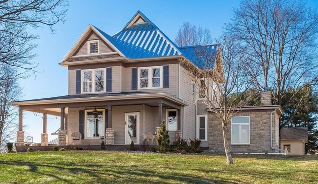 Stunning Farmhouse with Heated Pool & Hot Tub & Pickleball Court!