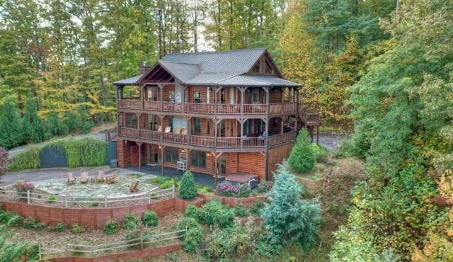 Stunning Forested Views, Hot Tub And A Pool Table