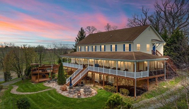 Stunning Former Winery w/Pool & Mtn Views!
