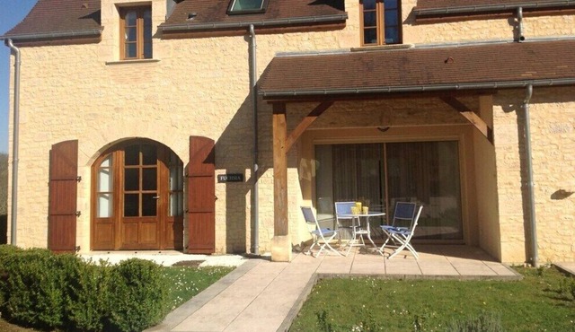 Stunning Modern Villa on private domaine - Walk to Brantome, Peaceful Location