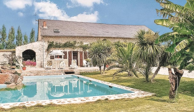 Stunning home in Les Magnils-Reigniers